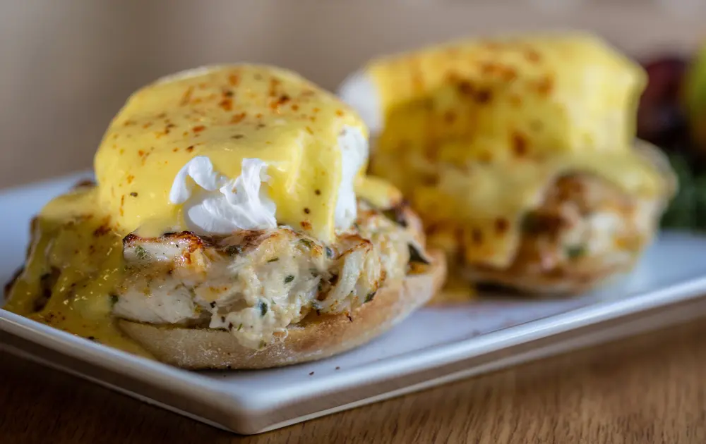 crab cake eggs benedict​